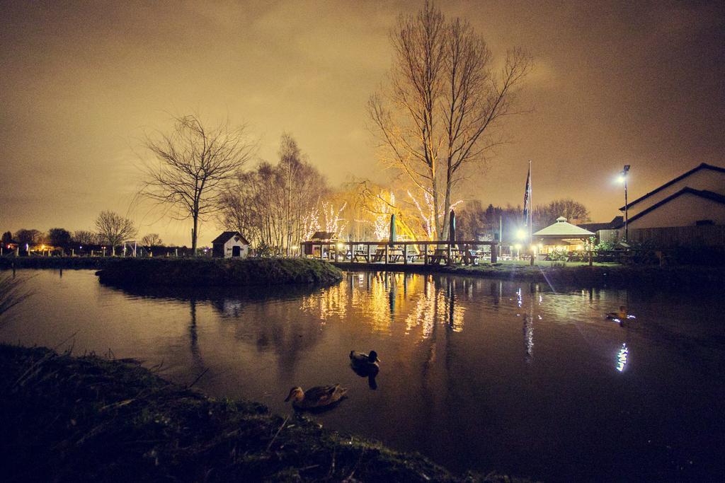 The Black Swan Glazebrook Exteriör bild